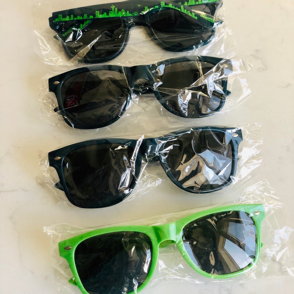 Sunglasses with Seattle city print